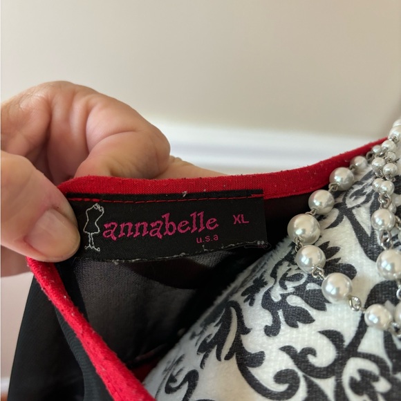 Annabelle, woman’s open- back, short sleeve top, size XL - Picture 4 of 7